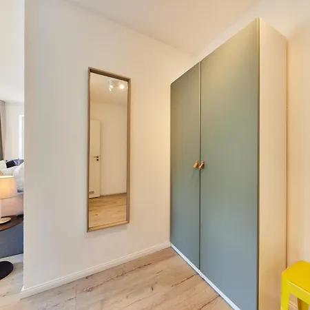 In Zentraler Lage Mit Parkplatz - Nah An Gop, Kliniken, Bali-therme *