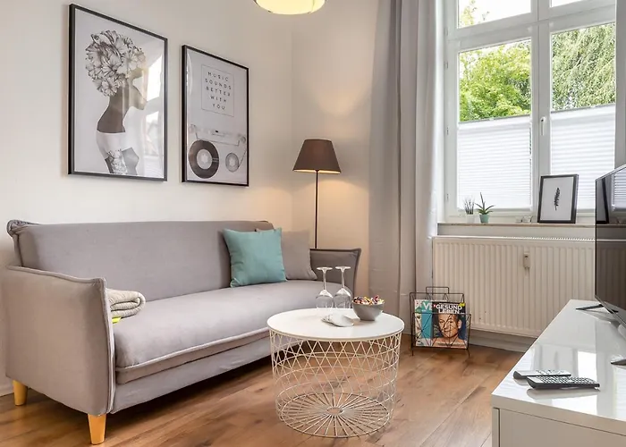 In Zentraler Lage Mit Parkplatz - Nah An Gop, Kliniken, Bali-therme *