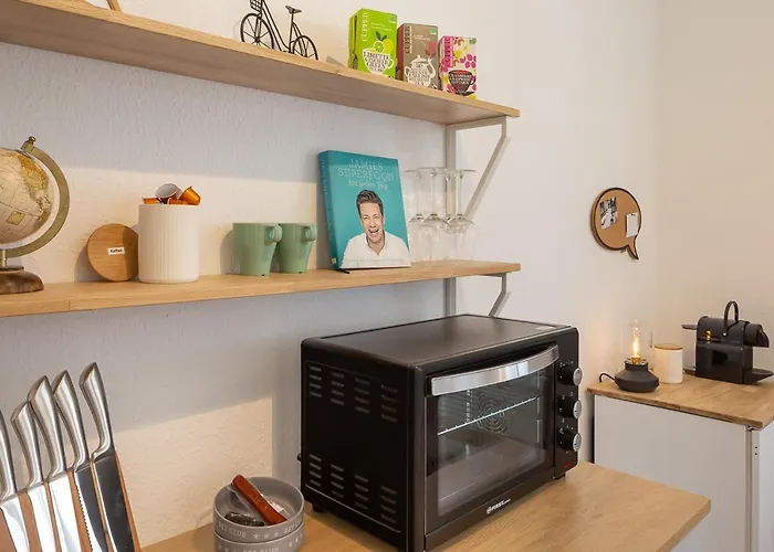 In Zentraler Lage Mit Parkplatz - Nah An Gop, Kliniken, Bali-therme