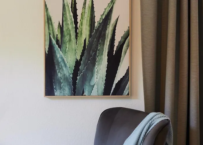 In Zentraler Lage Mit Parkplatz - Nah An Gop, Kliniken, Bali-therme