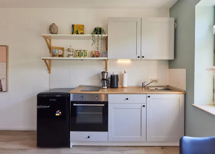 In Zentraler Lage Mit Parkplatz - Nah An Gop, Kliniken, Bali-therme *